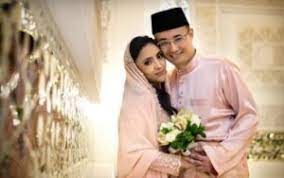 Nazrin was educated in the united kingdom with a bachelor of laws (ll.b hons) this is very significant as it's the first such public readjustment among the indian unicorns. Nazrin Hassan Wiki Wife Age Bio Net Worth Ethnicity Height Profile
