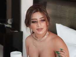 Web series actress Ankita Dave opened her clothes and clicked such a  picture in front of the camera, had to be saved from hands...... -  informalnewz