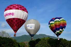 But, for having only been around since 2013, it's already become another large ballooning operation. Bunte Heissluftballons Uber George Town Groovy Planet
