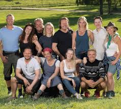 Nå legger hun seg langflat. Her Og Na Skal Du Se Pa Farmen Kjendis Sesong 3 Har Premiere I Kveld Tv 2 Facebook