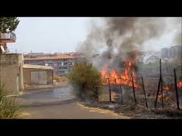 Situazione sotto per spegnere l'incendio divampato alla plaia di catania questo pomeriggio sono al lavoro 4 squadre a. Sizilien Brennt Weiter Alarm In 6 Von 9 Provinzen Brande Erreichen Catania Sizilien Magazin