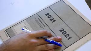 Το πρόγραμμα πανελλήνιων εξετάσεων 2021 για τα γελ ανά πεδίο και σε pdf (πίνακας ή ημερολόγιο) Panellhnies 2021 Ypopshfios Me 20 988 Moria Den Pernaei Sth Sxolh Poy 8elei