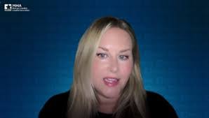 Sarah Scranton's Instagram, Twitter & Facebook