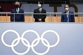 Athletics flag bearers at the tokyo 2020 olympic games closing ceremony. Vha9u2hhqjchem