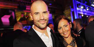 Martin stenmarck (born 3 october 1972 in stockholm) is a swedish singer and actor. Martin Stenmarck Om Starka Karlekslusten Till Sin Fru Stoppa Pressarna Kandisar Kandisnytt Hant Extra Se Hor Noje