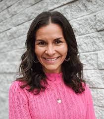 Sara Longfellow's Instagram, Twitter & Facebook