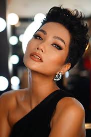 Trước đó, h'hen niê ủng hộ 50 triệu đồng cho đoàn cứu trợ lũ lụt miền trung của á hậu lệ hằng và người mẫu lê thúy. Báº¥t Ngá» Vá»›i NgÆ°á»i Ä'áº¹p Kenya Giá»'ng Há»‡t Hoa Háº­u H Hen Nie Bao NgÆ°á»i Lao Ä'á»™ng
