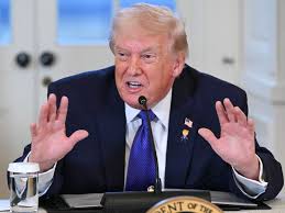 Especialista avalia como 'lógica de desestabilização' atuação de Trump
