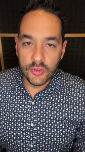 La Trágica Historia Detrás de 'Eres, lo bello de una mañana...' en la Voz  de Santiago Cerón