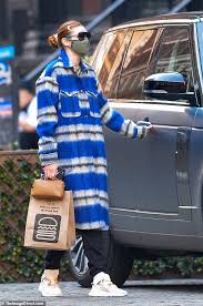 #update | gigi hadid ranked #18 on most interacted instagram profile on the entire app! Gigi Hadid Pairs Newly Colored Red Hair With Blue Plaid Coat As She Picks Up Fast Food To Go In Nyc Aktuelle Boulevard Nachrichten Und Fotogalerien Zu Stars Sternchen