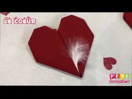 Poche grise à pois blancs pour vos. Tuto Pliage De Serviette En Forme De Coeur Youtube