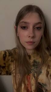 Molly Schrader's Instagram, Twitter & Facebook