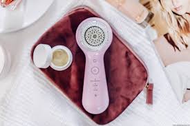 Je pense avoir le recul nécessaire pour te parler des effets de la clarisonic mia 2 sur ma peau avec bientôt 11 mois d'utilisation. Clarisonic Mia Smart Mon Test Et Avis Sur Cette Brosse Visage