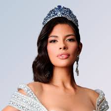 Latina Powerhouse: entertainers, fashionistas y más