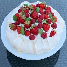Pavlova Fruits Rouges Et Citron Vert Recette Pavlova Dessert Facile A Faire Et Robot Cuisine