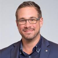 Kevin Stelzer's Instagram, Twitter & Facebook