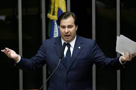 Una caravana en brasilia en apoyo a bolsonaro tras polémica renuncia de moro. Brazil S Lawmakers Elect Rodrigo Maia As House Speaker Wsj