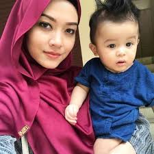 Trek selebriti 2020 syatilla melvin. Ini Komen Syatilla Melvin Setelah Dikecam Sakiti Anak Sendiri Syeriv Samheizy