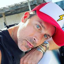 Aaron Colbert (@aaroncolbert) • Instagram photos and videos