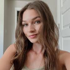 Danielle Pendergast's Instagram, Twitter & Facebook