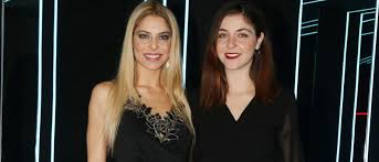 Παῖς παιδός παιδί παῖδα παῖ. H Phneloph Plaka Pozarei Me Th Mhtera Ths Kai Mas Rwtaei An Moiazoyn Meta3y Toys Bovary