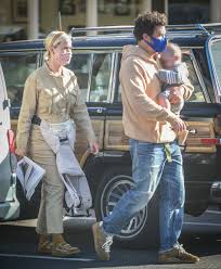 Katy perry shared a video on her instagram of her and fiancé orlando bloom lying in bed before midnight on new year's eve, cuddled up with their dogs and wearing flashing 2020 glasses. Miranda Kerr Is Happy Ex Orlando Bloom Found Katy Perry As They Co Parent Son Flynn 10 Todayprimenews