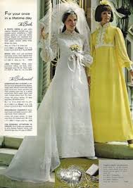 È stato un periodo nel quale semplicità e le linee dritte o appena svasate la facevano da padrone. Anni 60 70 80 90 Anni 60 Moda Anni 60 Moda