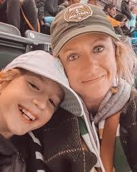 Amanda Purvis's Instagram, Twitter & Facebook