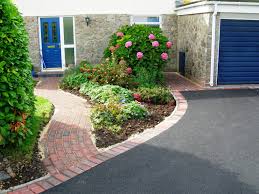 Block Paving Path And Edging To A Tarmac Drive Front Garden Design Tarmac Drives Small Front Gardens