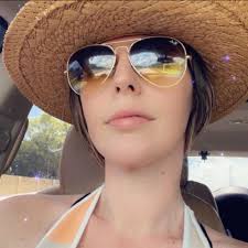 T'kor has a twin sister. Are both playing BB this season and we don't know  about it? Kimo and Quinn think she acts different day to day. #bb26