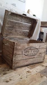 Bonjour Lart De La Caisse Vous Propose De Vous Realiser Un Joli Coffre Avec Des Anciennes Caisses A Fruits Au Top Pour Coffre A Jouets Coffre Coffre En Bois