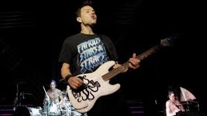 Blink 182's bassist and singer mark hoppus has revealed that he has cancer and is undergoing chemotherapy. Ptp8pxpj763eqm