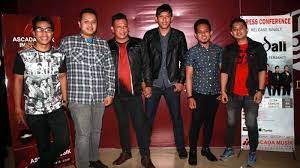 Check spelling or type a new query. Chord Kunci Gitar Dan Lirik Lagu Cintaku Sangat Luar Biasa Dadali Aku Memang Manusia Biasa Tribun Solo