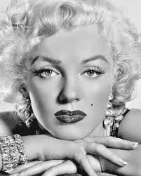 The Romantic Kibbe Body Type: The Most Complete Guide