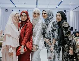 Rozita che wan (tv actress) was born on the 9th of march, 1973. Tampil Lebih Manis Sopan Perubahan Baru Adik Che Ta Dipuji Netizen