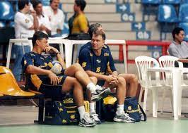 Renan dal zotto (born july 19, 1960) is a brazilian former volleyball player who competed in three editions of the summer olympics and currently head coach of brazil men's national volleyball team.he was born in são leopoldo, rio grande do sul.in 1980 he was part of the brazilian team which finished fifth in the olympic tournament.he played five matches. Genial Como Jogador Renan Deve Ter Comeco Dificil Como Tecnico Da Selecao Uol Esporte