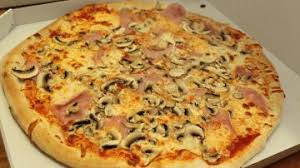 Normalmente pago con tarjeta bancaria, pero si en la tienda no aceptan tarjetas yo pago en efectivo. El Ingenioso Truco Japones Para Reciclar Las Cajas De Pizza Y Que Quepan En El Cubo De Basura