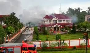 Born 12 february 1971), is a malaysian politician and lawyer who served as the deputy minister of domestic trade and consumer affairs in the pakatan harapan (ph) administration under former. Chong S House In Kuching Partially Destroyed In Blaze