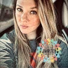 Candice Lightfoot's Instagram, Twitter & Facebook