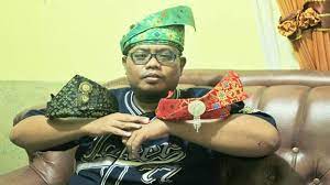 Di sini, anda bisa melihat matahari terbenam ditemani danau yang tenang. Tengkolok Diraja Hingga Dendam Tak Sudah Kreasi Ala Tanjak Saja Ini Dijual Mulai Rp 80 Ribuan Tribun Pontianak