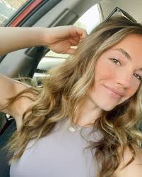 Taylor Hawes's Instagram, Twitter & Facebook