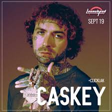 мichael minelli поет на Launchpad в abq 2 сентября