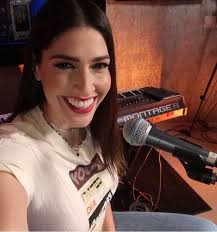 Instagram se empieza a poner raro”: las reacciones de Carlos Rivera y otros  al video de Ashley de Ha*Ash corriendo desnuda por la nieve