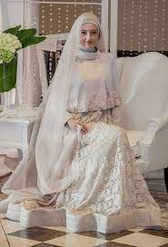 Baca rias pengantin yang bagus. 5 Desain Gaun Pengantin Berhijab Syari Kekinian Mau Coba Wedding Market