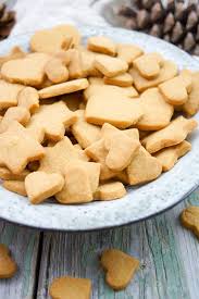 Velvet Shortbread With Mascobado Powdered Sugar Elle Republic Rezept Butterkekse Vollrohrzucker Rezept Kekse
