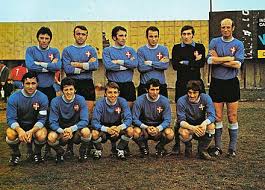 La maglia ufficiale è azzurra e nera, mentre quella da trasferta è bianca. Novara Calcio Wikiwand