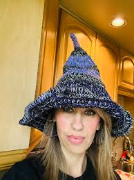 What kind of witch hat to crochet for pride fest?