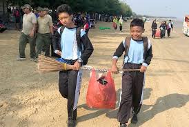 Sampai hari ini pantai karang mas tetap buka, atas dasar aturan perbub atau surat edaran sebelumnya, katanya. Ratusan Warga Berhasil Kumpulkan Satu Ton Sampah Di Pantai Karangjahe