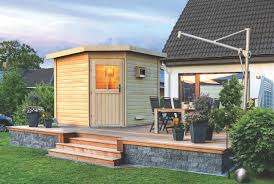 Der bau einer gartensauna von der pike auf erfordert ein hohes maß an handwerklichem geschick, einen fundierten erfahrungsschatz und die folgende übersicht fasst daher alle komponenten zusammen, die für eine sauna im garten unverzichtbar sind Gartensauna Ideen Tipps Planung Gestaltung