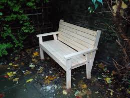 It can support up to 440 lbs.you don't have to worry about the warp or damage after using for a period of time. Easy Bench Seat Buildeazy